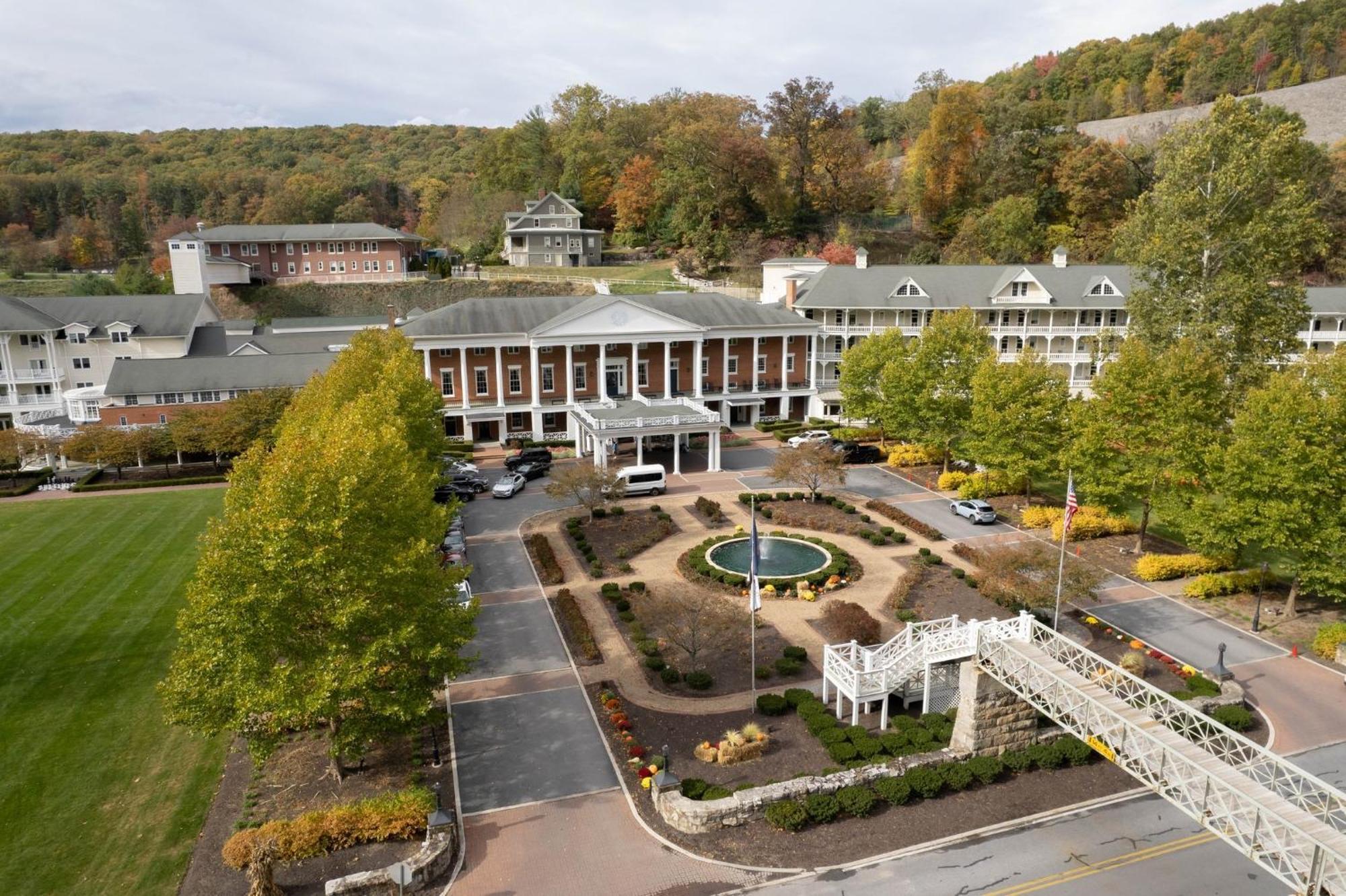 Omni Bedford Springs Resort & Spa Esterno foto